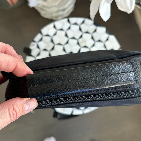 Pierre Cardin Mens Lightweight Sweater (M) and Crossbody bag. Comes as a set. - Picture 12 of 16